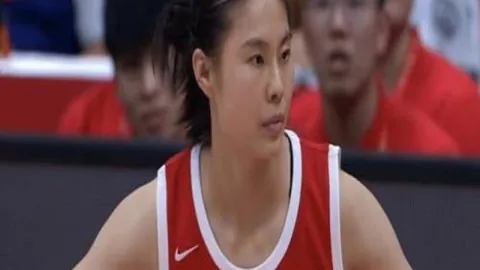 中国花样滑冰队亚冬会首练精彩上演